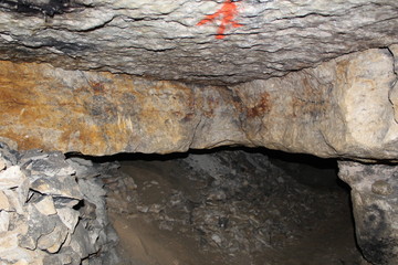 Photo underground, quarry created artificially for the extraction of stone and created by nature.