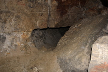 Photo underground, quarry created artificially for the extraction of stone and created by nature.