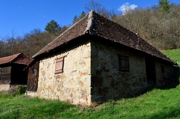 Obraz premium old house in the village 
