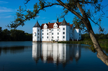 Fototapeta na wymiar Das Schloss in Glücksburg, Deutschland