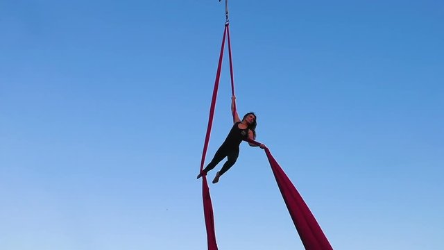 Sports aerial acrobatics at the height of the canvases.