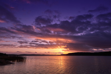 Fototapeta na wymiar Beautiful sunset on the lake