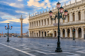 Obraz premium The picturesque National Library of St Mark's on Piazza St Marco or Saint Mark's square at sunrise in Venice Italy