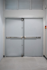Building emergency exit door with fire alarm switch