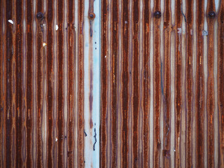 錆びた波板の壁