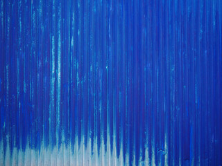 波板の青い壁