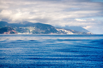Blick vom Schiff auf die Insel