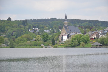 Obraz premium Lac des Doyards à Vielsalm en Ardenne Belge