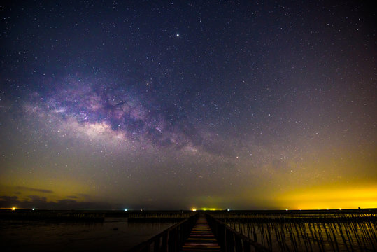 milky way at the bridge of sea view point