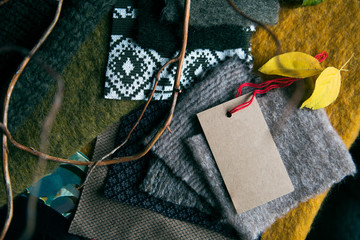  A tissue and a cardboard card for placing the text