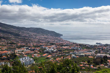 Fototapeta na wymiar View from Pico dos Barcelos to the Funchal city, Madeira, Portugal