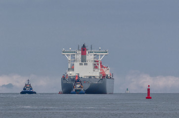 GAS CARRIER - LNG Tanker is flowing to the sea © Wojciech Wrzesień