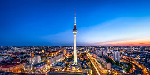Foto op Plexiglas Skyline van Berlijn met tv-toren & 39 s nachts © eyetronic