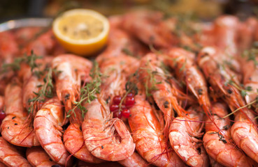 Royal prawns with lemon and spices