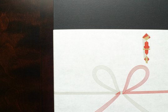 贈り物・のし紙・木製テーブル - Japanese formal giftwrapping - noshi paper - on wooden table