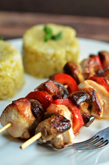 Chicken skewers with peppers and mushrooms