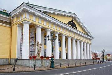 Obraz premium St. Petersburg, the old building of the Mountain Cadet Corps