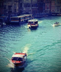 Fototapeta na wymiar boats in Grand Canal from Rialto Bridge in Venice Italy with vintage old effect
