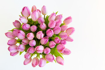 Tulpenstrauss in pink  auf weissem Hintergrund , Freisteller