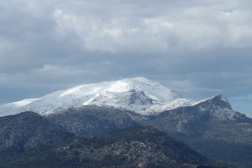 Fototapeta na wymiar Serra de Tramuntana, schneebedeckt