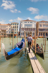 Fototapeta na wymiar Venise et ses gondoles