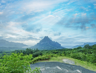 Cook's Bay and Opunohu Bay on the tropical pacific island of Moorea, Polynesia - obrazy, fototapety, plakaty