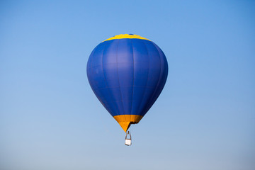 Naklejka premium Colorful hot air balloon fly over the blue sky