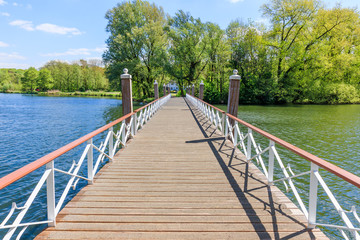 Obraz premium Bridge at Kralingse Bos in Rotterdam, Netherlands