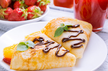 Pancakes with sliced strawberries