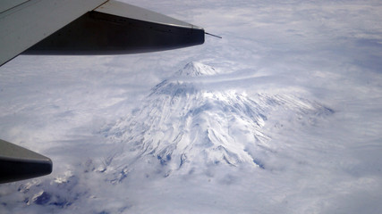 Obraz na płótnie Canvas Вид на Эльбрус с самолета.