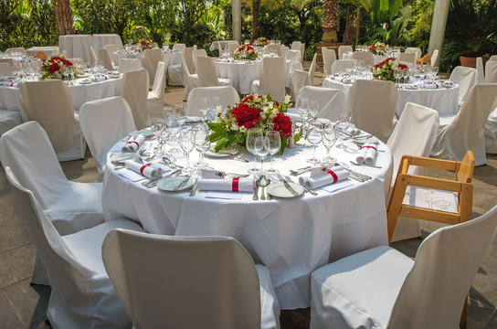 Table setting for luxury wedding or banquet celebration.