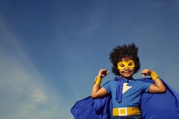 Strong superhero girl with superpowers © Rawpixel.com