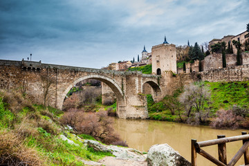 Fototapeta na wymiar Toledo city and the Tagus River
