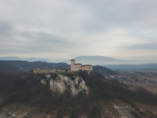 Fototapeta na wymiar casttle, castelo, europe, eropa, italy, italia, aerial image, imagem aerea, aerial, drone