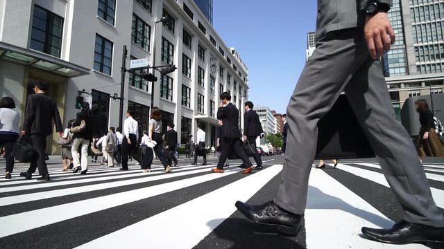 スローモーション・通勤イメージ・東京駅前・ジンバル移動撮影