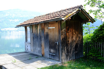 Fototapeta na wymiar Hütte am Thuner See (CH)