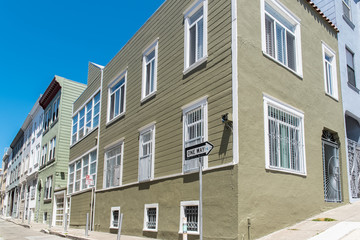 Fototapeta na wymiar San Francisco, typical colorful houses in Telegraph Hill, sloping street 