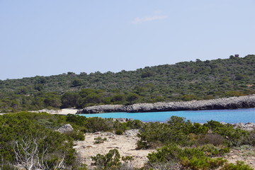 Eaux turquoises de la Méditerranée sur l'île de Minorque, Baléares, Espagne