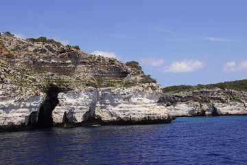 Fototapeta na wymiar Eaux turquoises de la Méditerranée sur l'île de Minorque, Baléares, Espagne