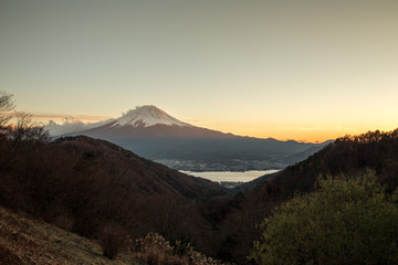 Obraz premium Mount Fuji on sunset days - Top view from mount.