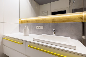 Yellow accents in modern bathroom