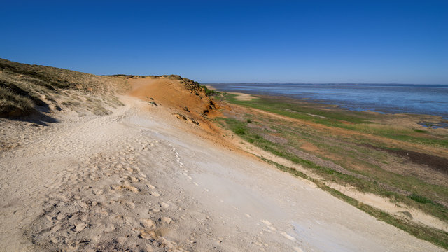 Weite Landschaft am Morsum Kliff auf Sylt wolkenlos HD Format