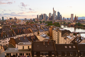 Skyline von Frankfurt am Main abends