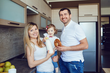 Fototapeta premium Portrait of a happy family in the kitchen.