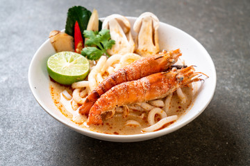 spicy shrimps udon ramen noodle (Tom Yum Goong)