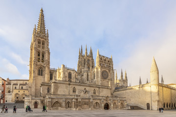 Burgos, España; 01 14 2017: La Catedral de Santa María de Burgos, es el máximo exponente del gótico en España - obrazy, fototapety, plakaty