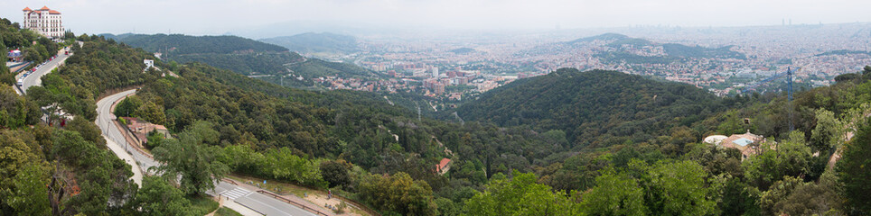 Fototapeta na wymiar View of Barcelona from Tibidabo mountain 
