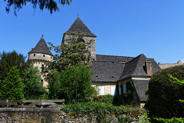 Fototapeta na wymiar Toiture château en lauzes