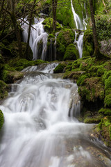 Cascadas de la Tobería en la sierra de Entzia, Euskadi, España