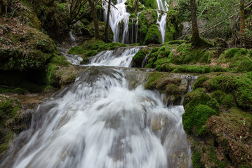 Cascadas de la Tobería en la sierra de Entzia, Euskadi, España